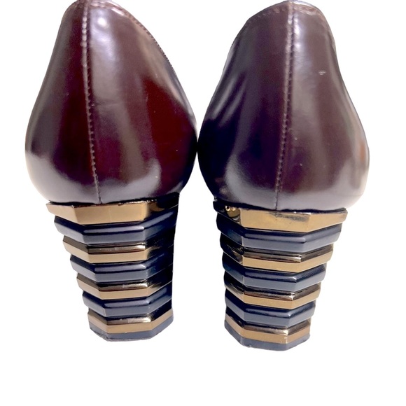 Stuart Weitzman size 8.5 rich leather with stacked decorative 2.5 inch heel - Picture 3 of 8